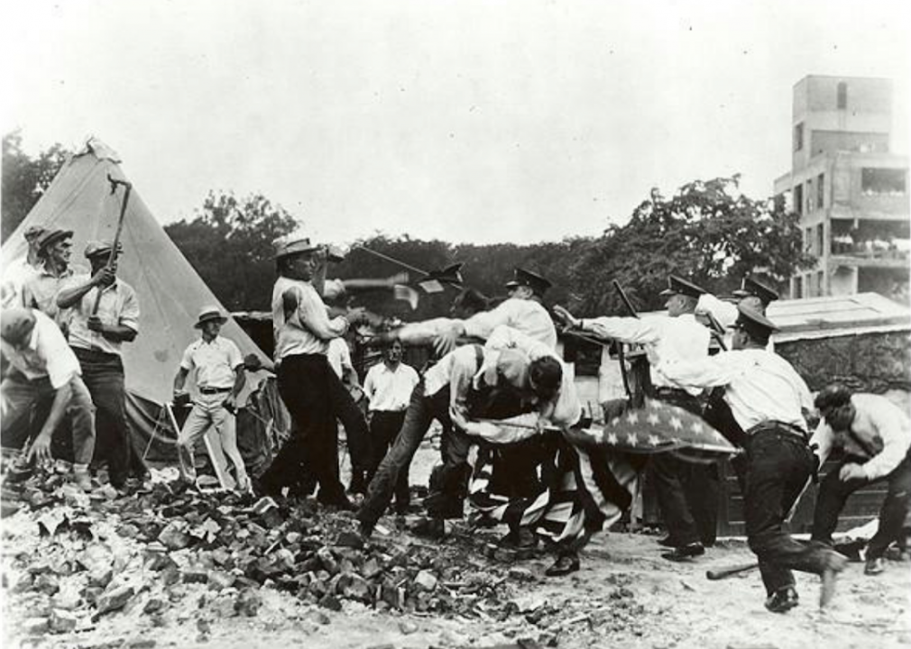 1932: Military collides with Bonus Marchers